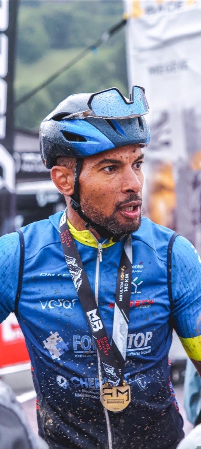 David J., athlète suivi par AP Training, à l'arrivée d'une course